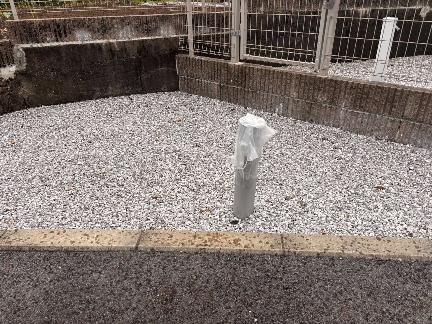 アパート内 庭園灯交換